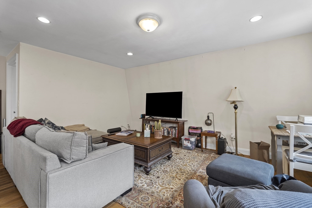 16 Gates St, South Boston