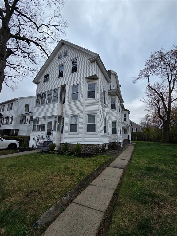 15 Berkmans St, West Side