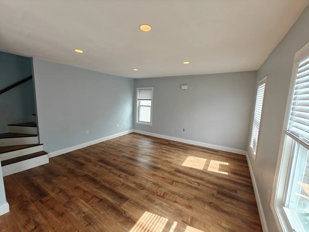102 Mount Pleasant Ave, Roxbury
