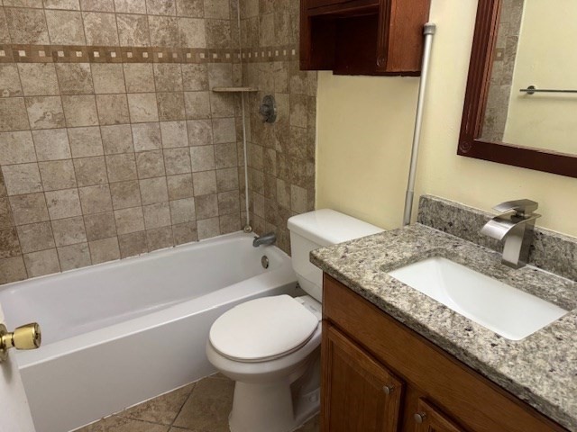 82 Boylston Ln, Lowell