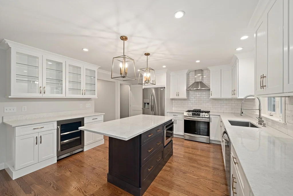 15 Lakeview Ave, Waltham