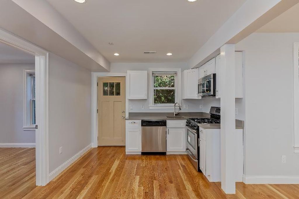 721 Parker St, Mission Hill