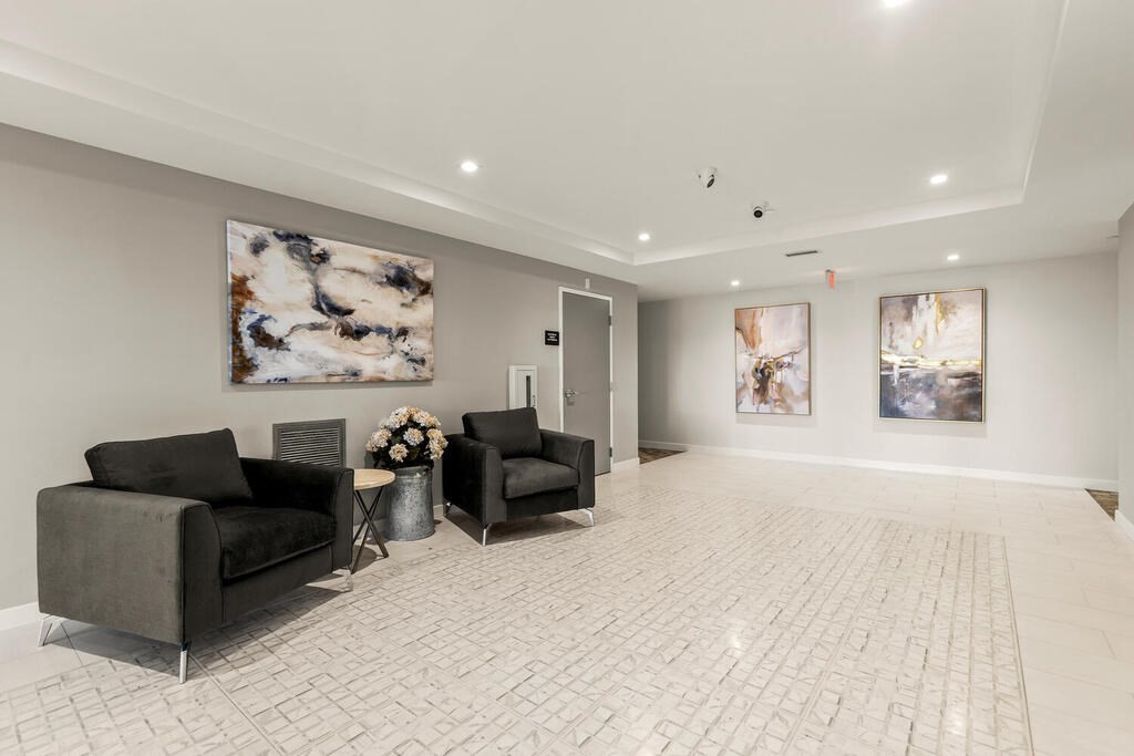 30 Collins Ave, Saugus