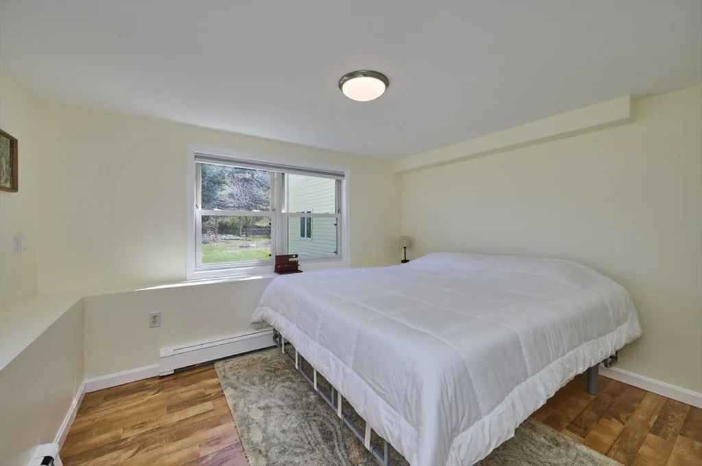 37 Locust St, Burlington