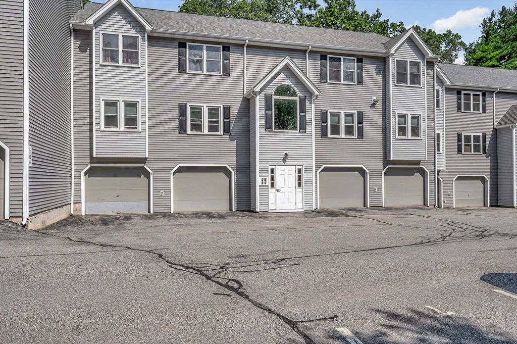 124 Tennis Plaza Rd, Dracut