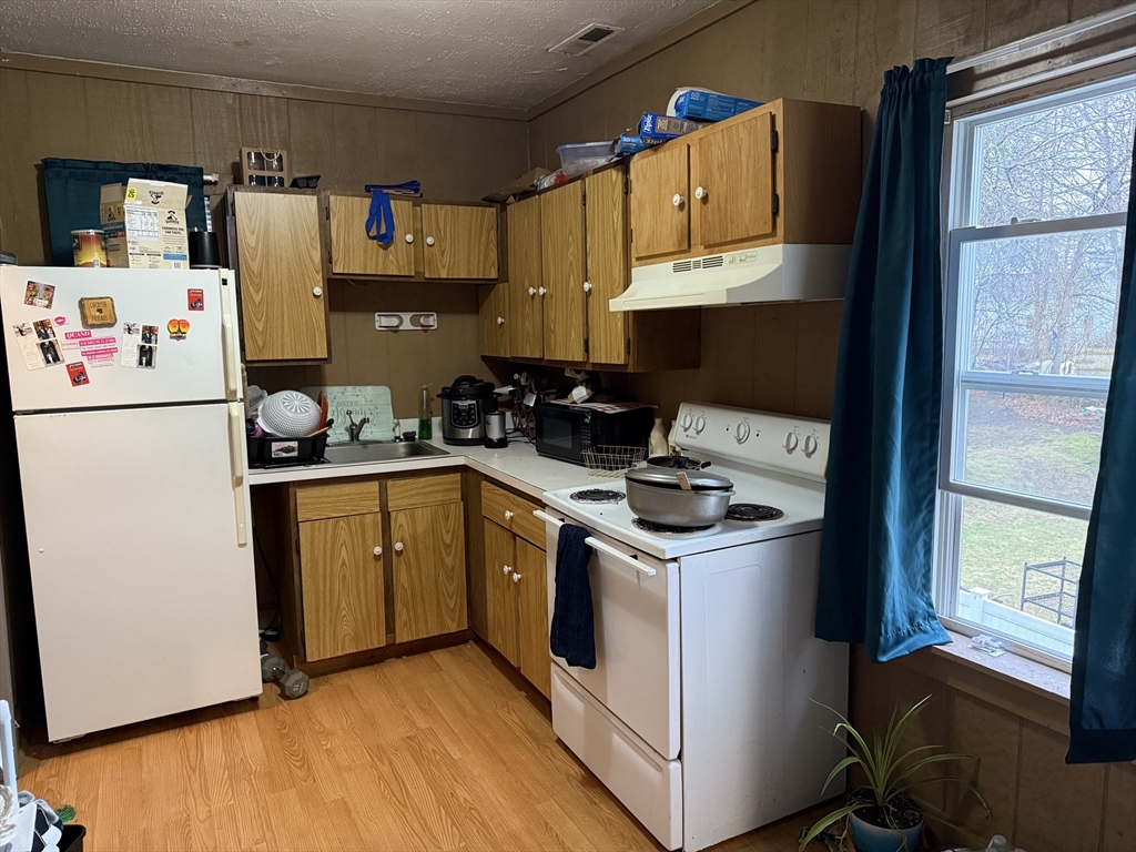 9 Whitcomb St, Webster