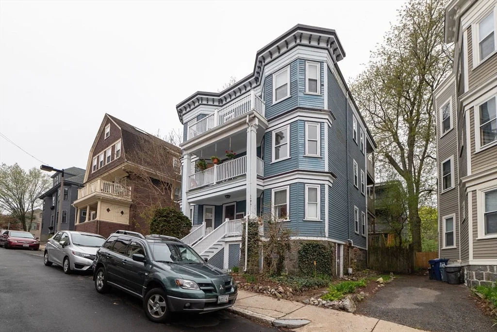 12 Parkton Rd, Jamaica Plain