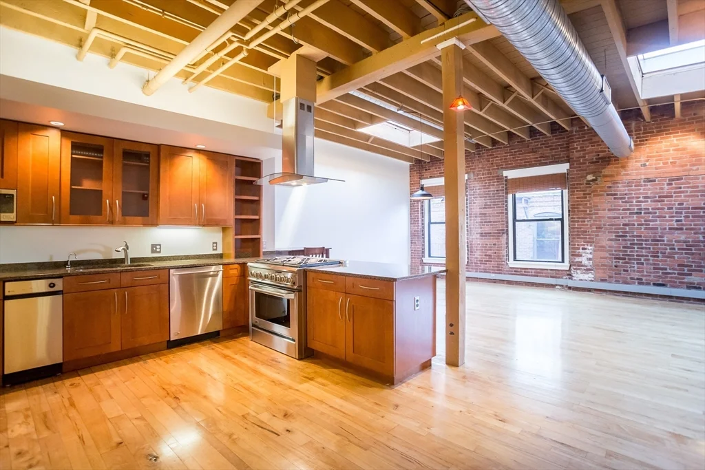 111 Beach St, Leather District