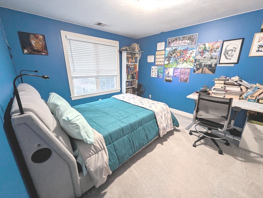 19 Plain St, Franklin