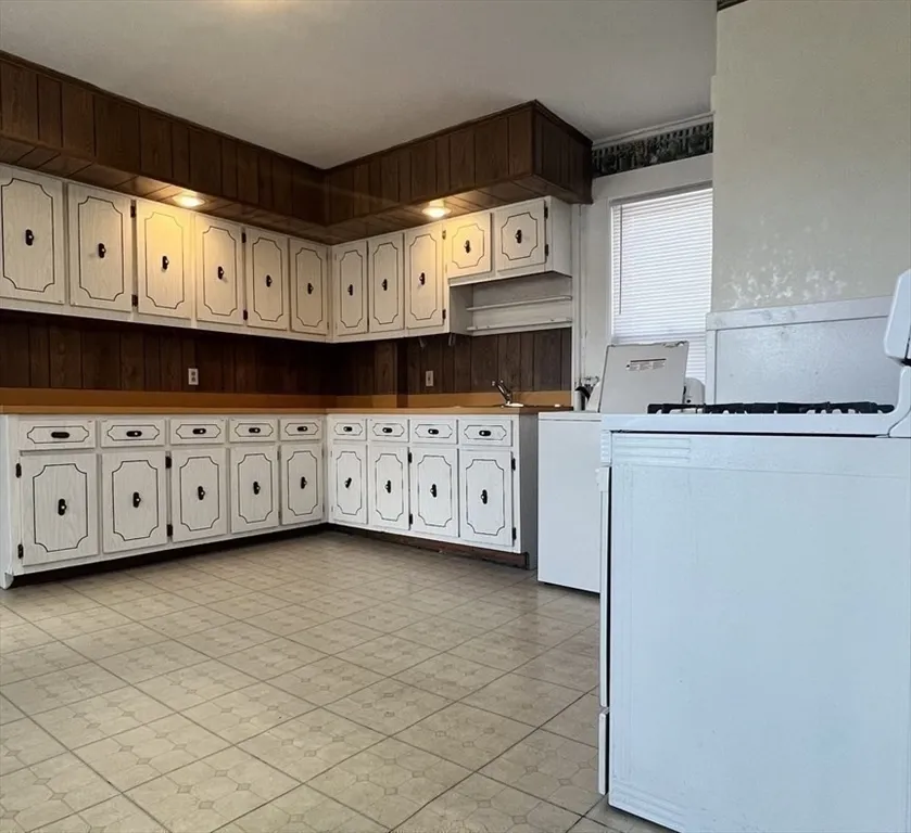 543 Broadway, Magoun Square