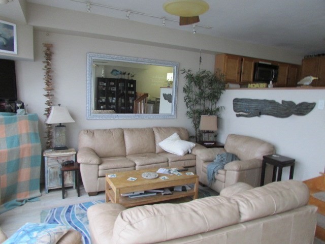 54 Oceanside Dr, Hull