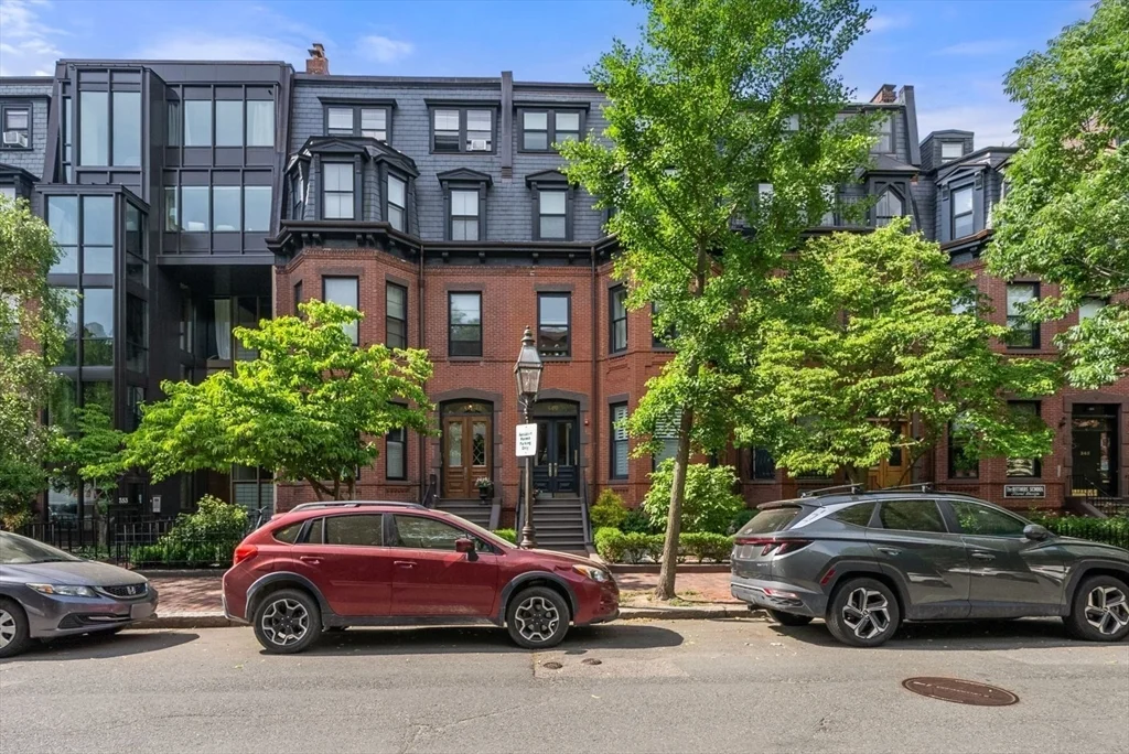 349 Marlborough St, Back Bay