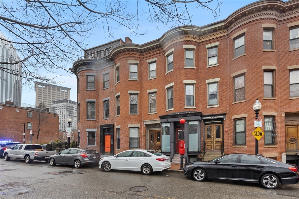 221 W Newton, South End