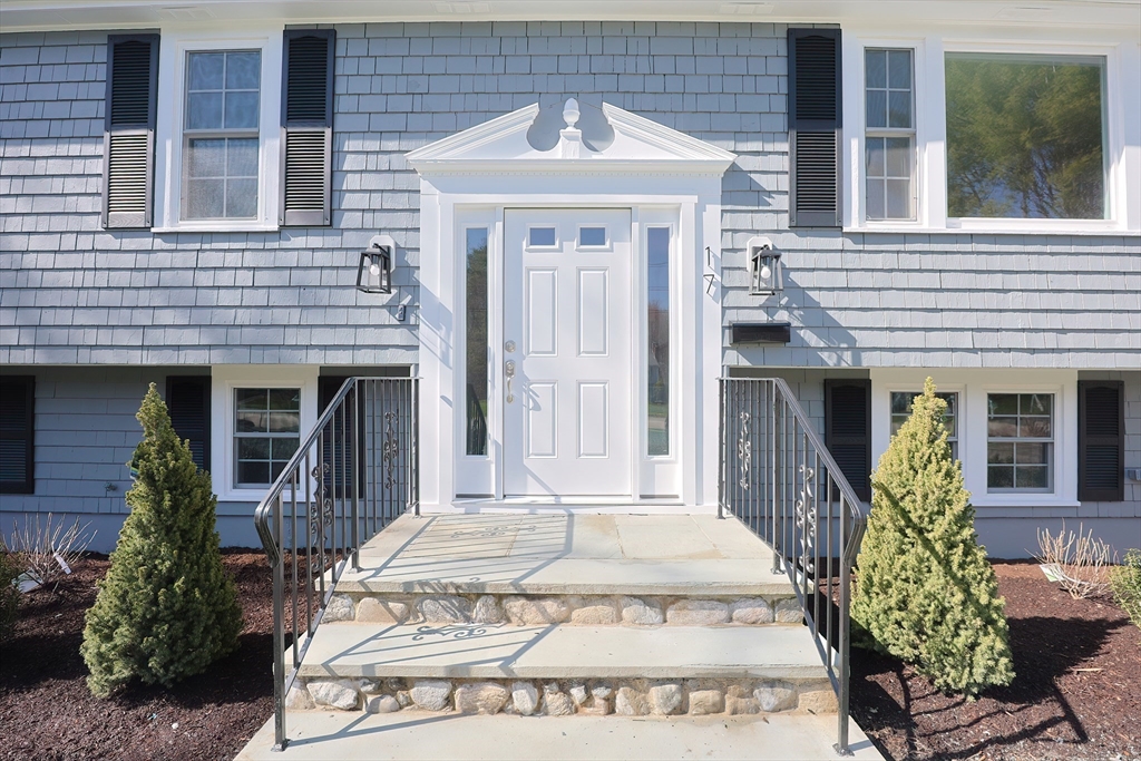 17 Hillside Dr, Beechwood