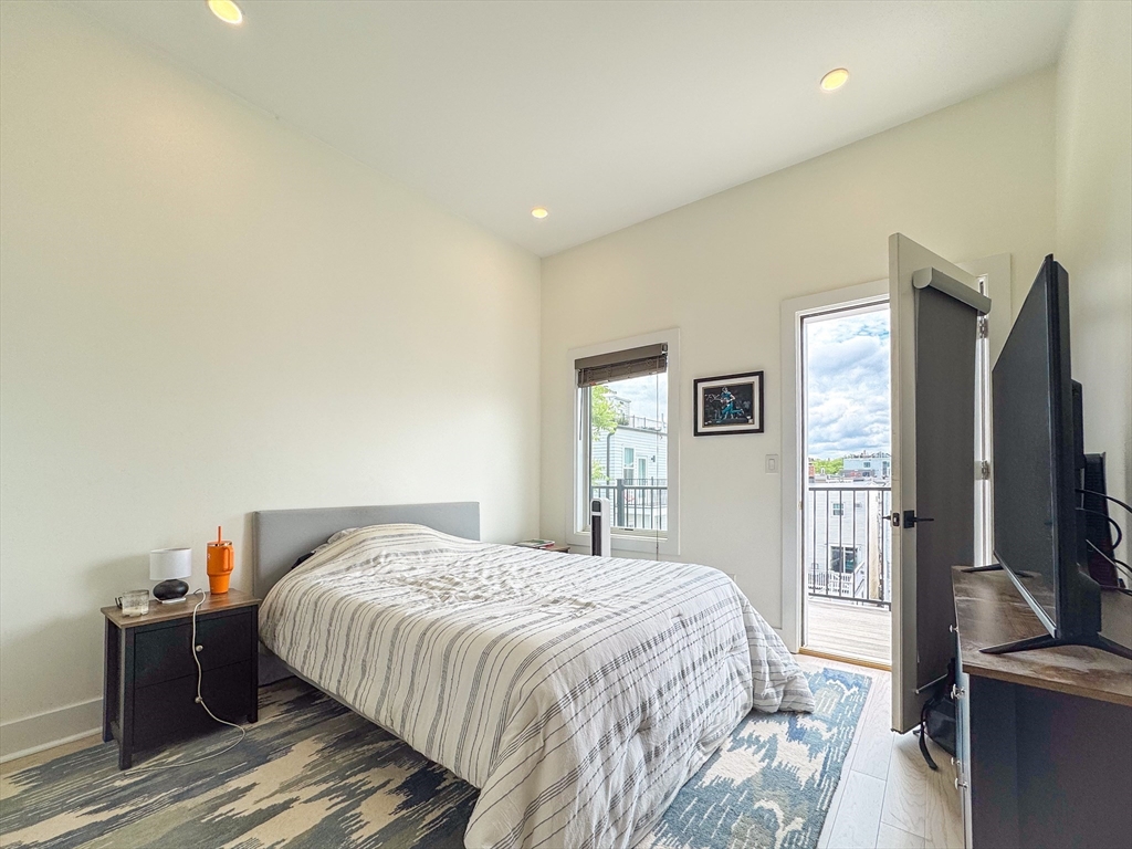 231 Maverick St, East Boston