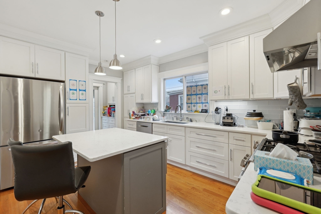 18 Hamilton Rd, Somerville