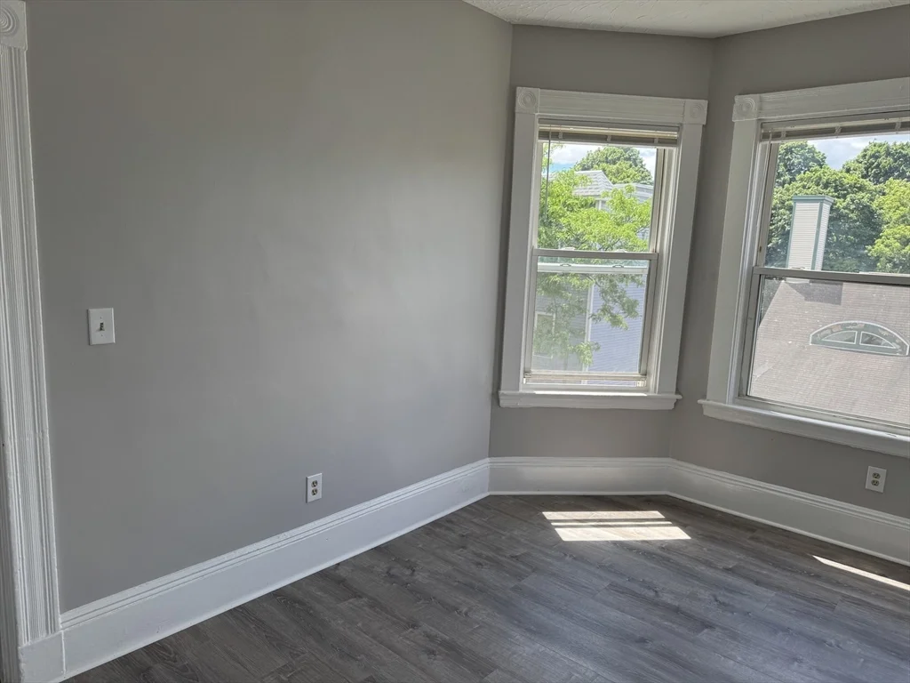 7 Woodward Park St, Roxbury