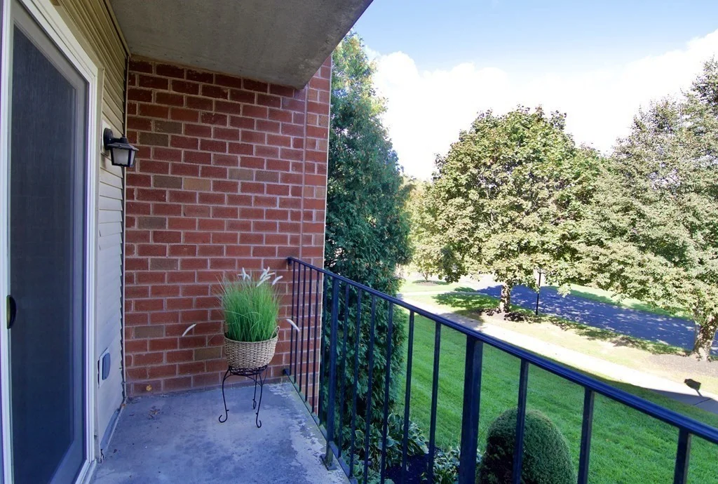 22 Maple Crest Cir, Holyoke