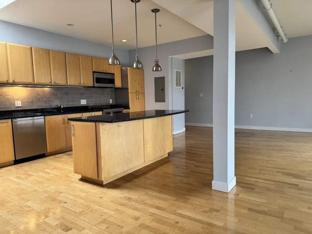 950 Dorchester Ave, Dorchester