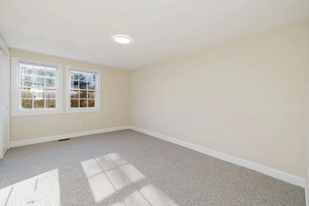 687 Washington St, Easton