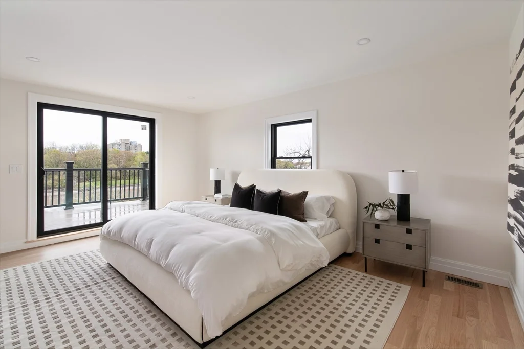 72 Hyde Park Ave, Jamaica Plain