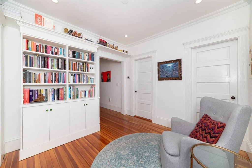 12 Parkton Rd, Jamaica Plain