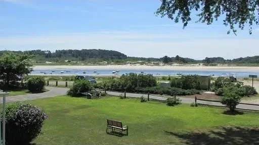 37 River Rd, Little Neck