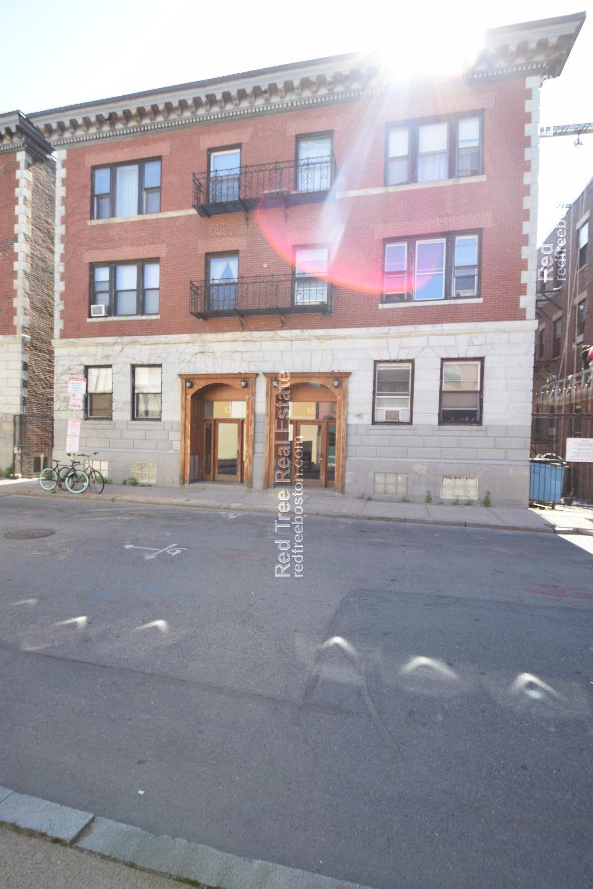 17 Aberdeen St, Fenway