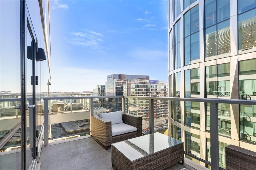 50 Liberty Dr, Seaport District