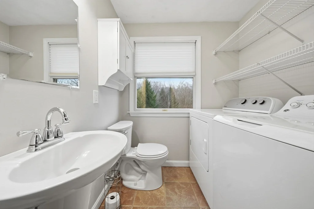 184 Park St, North Reading