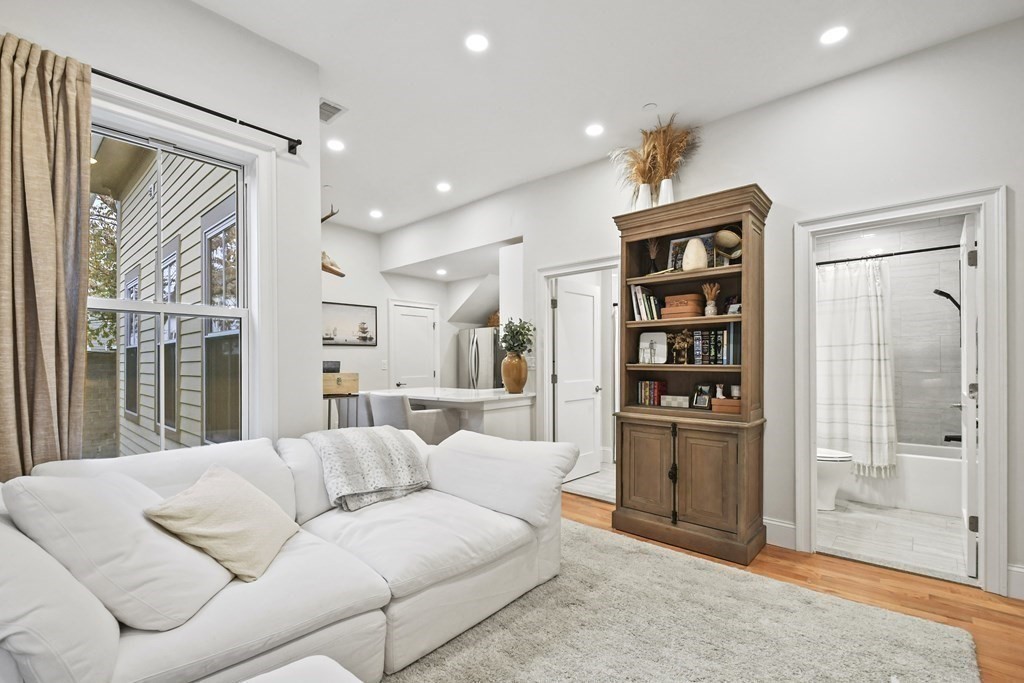 226 Saratoga St, East Boston