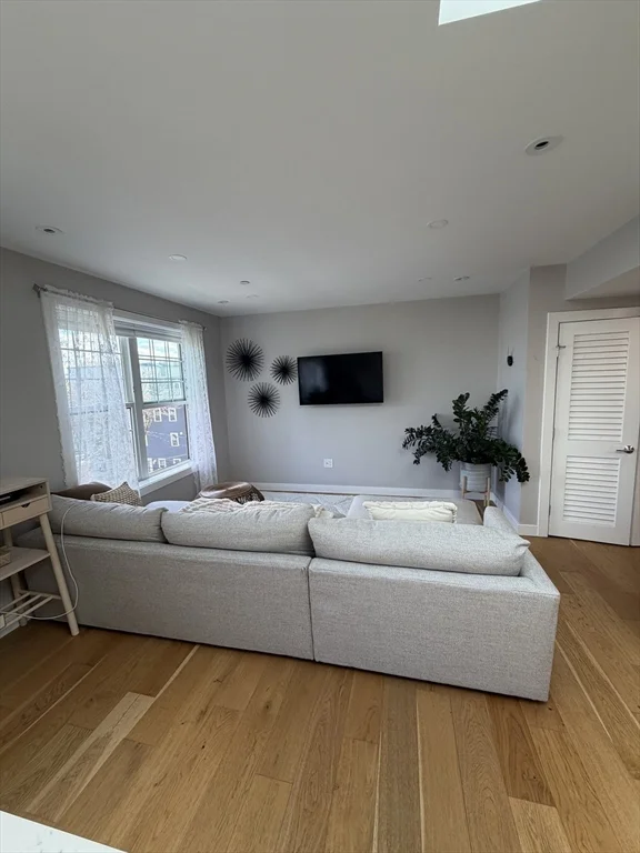 10 Everett St, East Boston