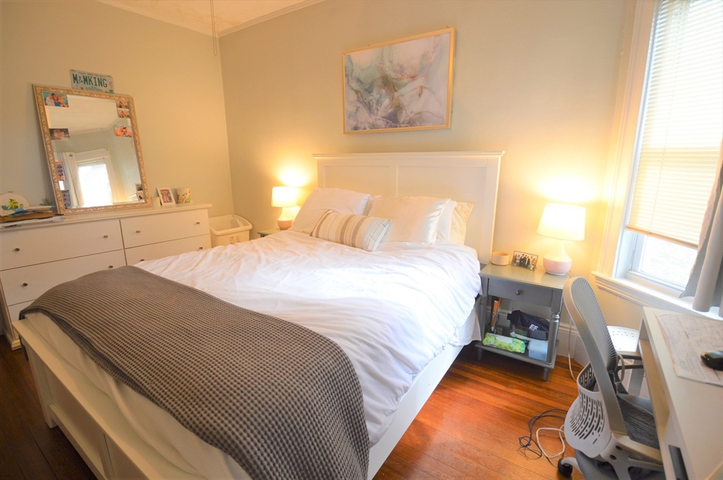 14 Breck Ave, Oak Square