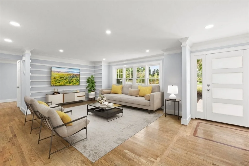 24 Country Club Dr, Plymouth