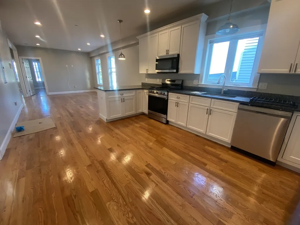 17 Maywood St, Roxbury