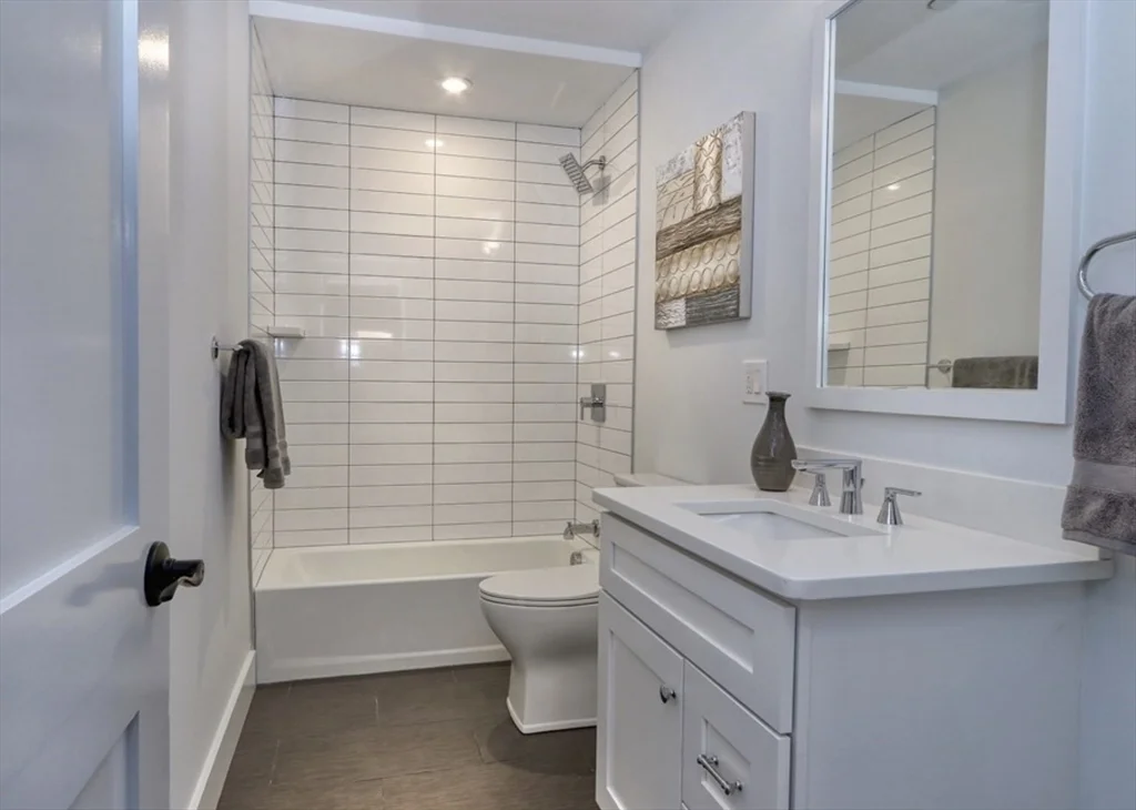 15 W Bellflower, Dorchester