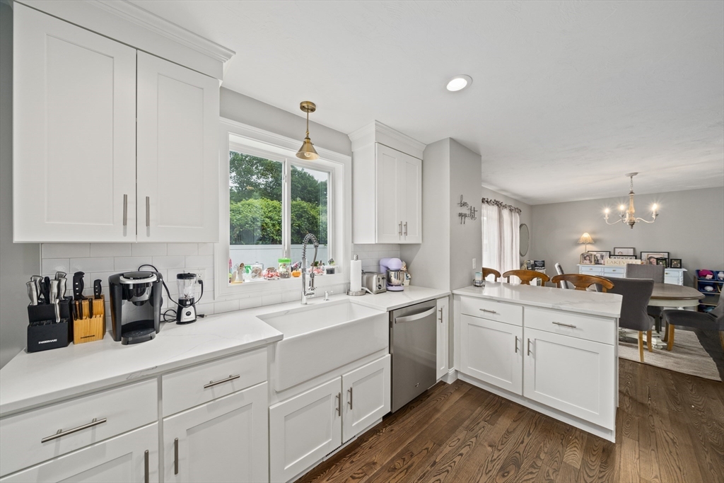 8 Old Field Way, Lakeville