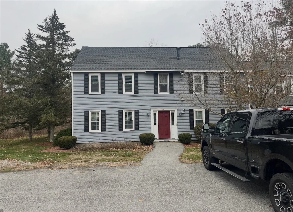 31 Lantern Ln, Dracut