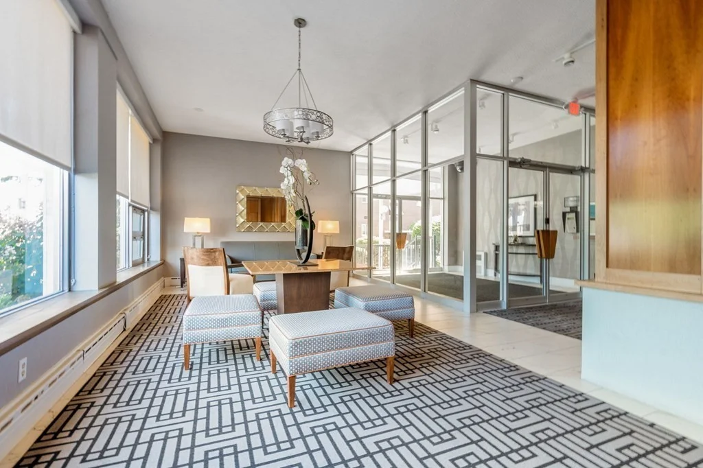 20 Hammond Pond Pkwa, Chestnut Hill