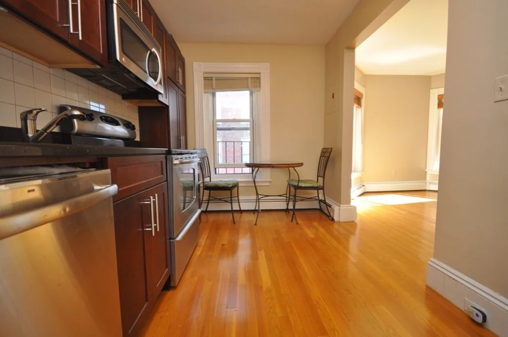 218 Newbury St, Back Bay