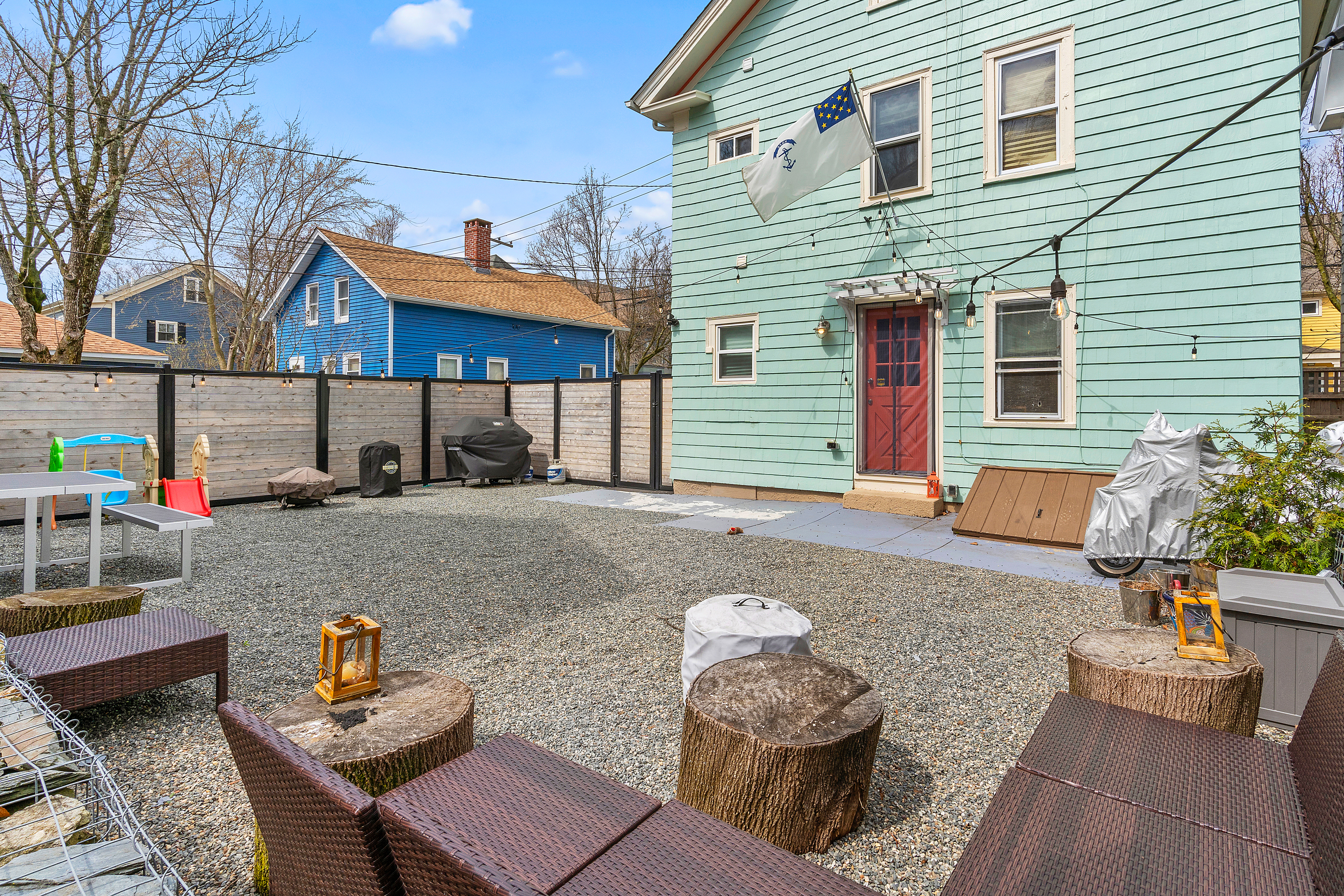 82 Willow St, West End