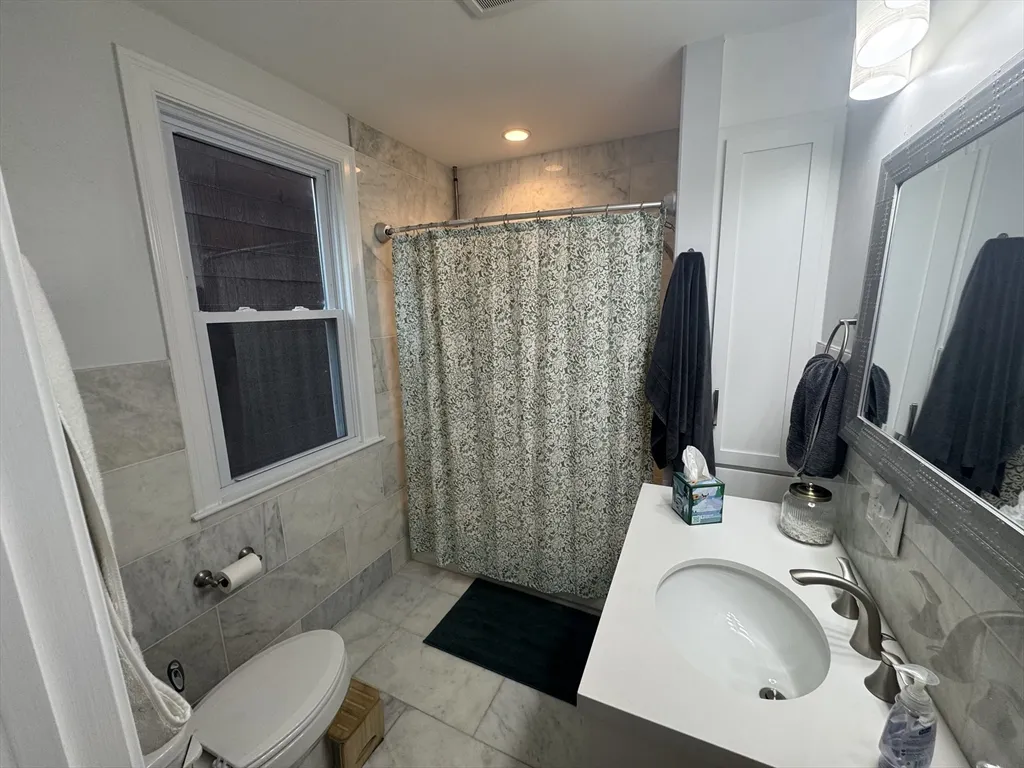 238 Saratoga St, East Boston