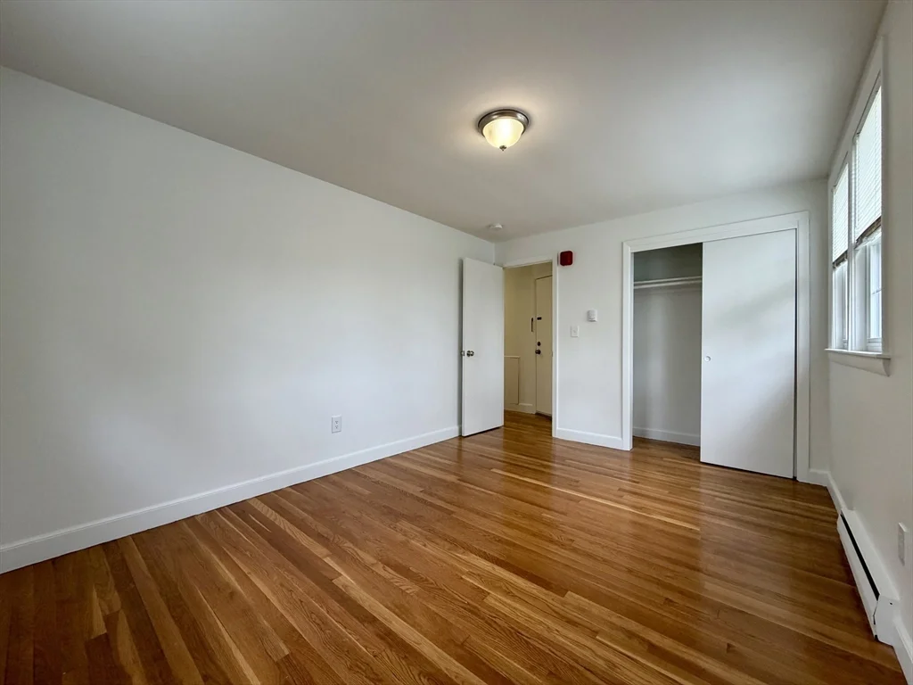 15 Park Ave, Foxboro
