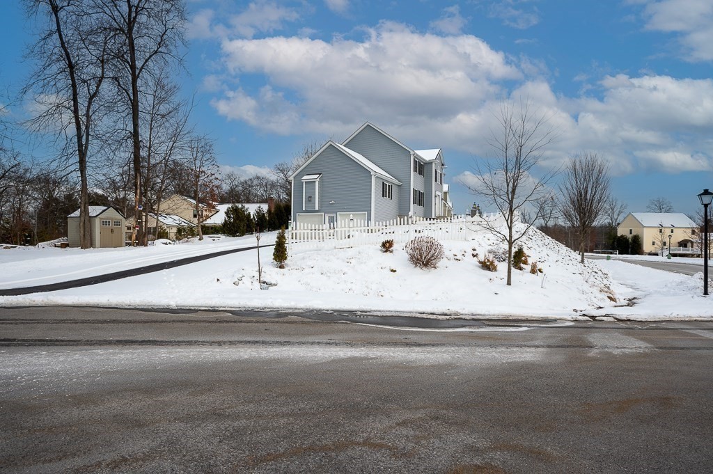 3 Moore Dr, Millbury