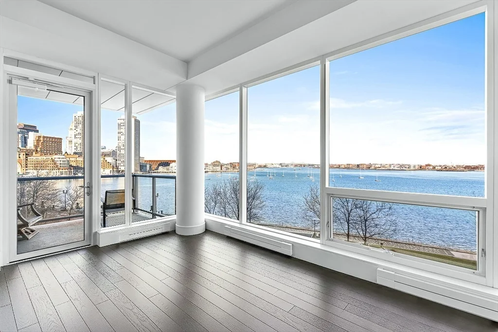 22 Liberty Dr, Seaport District