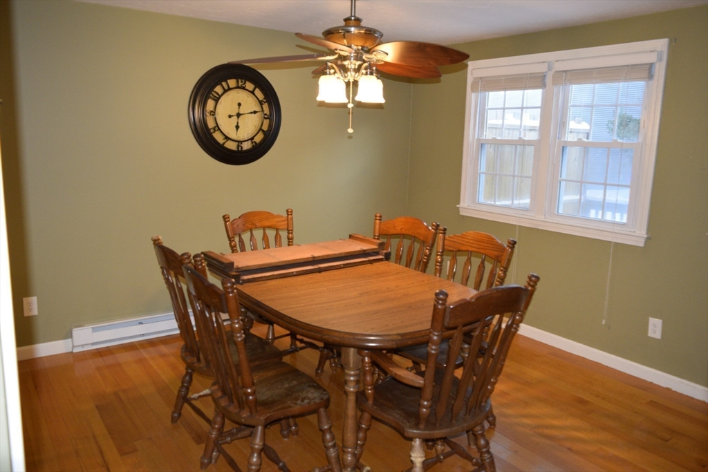 14 Meetinghouse Ln, Millbury