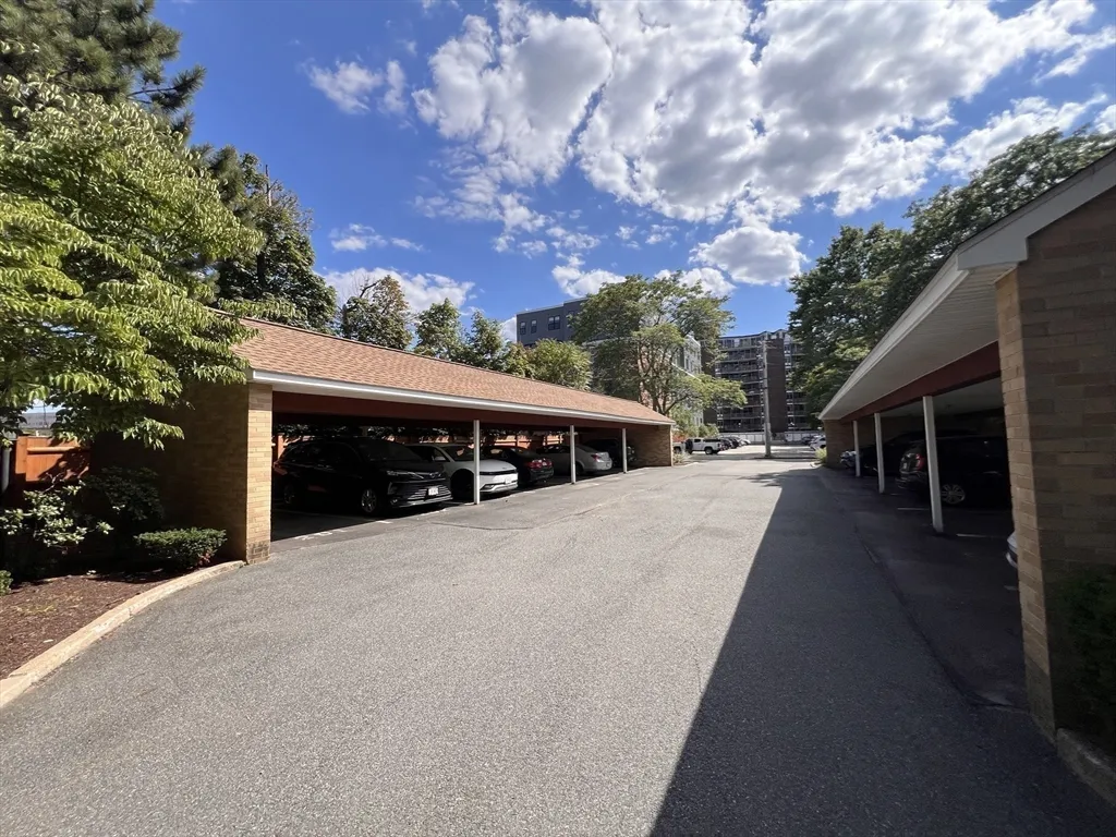 41 Centre St, North Brookline