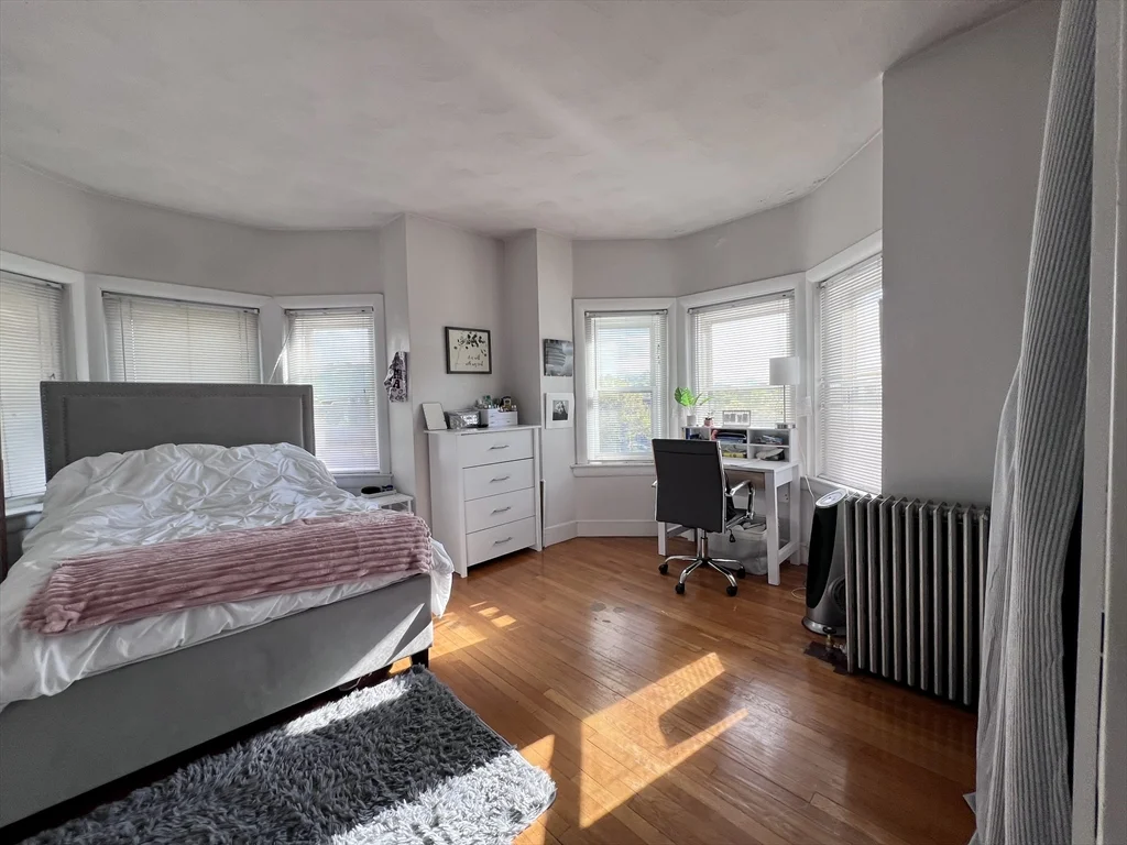 3 Englewood Ave, Brookline