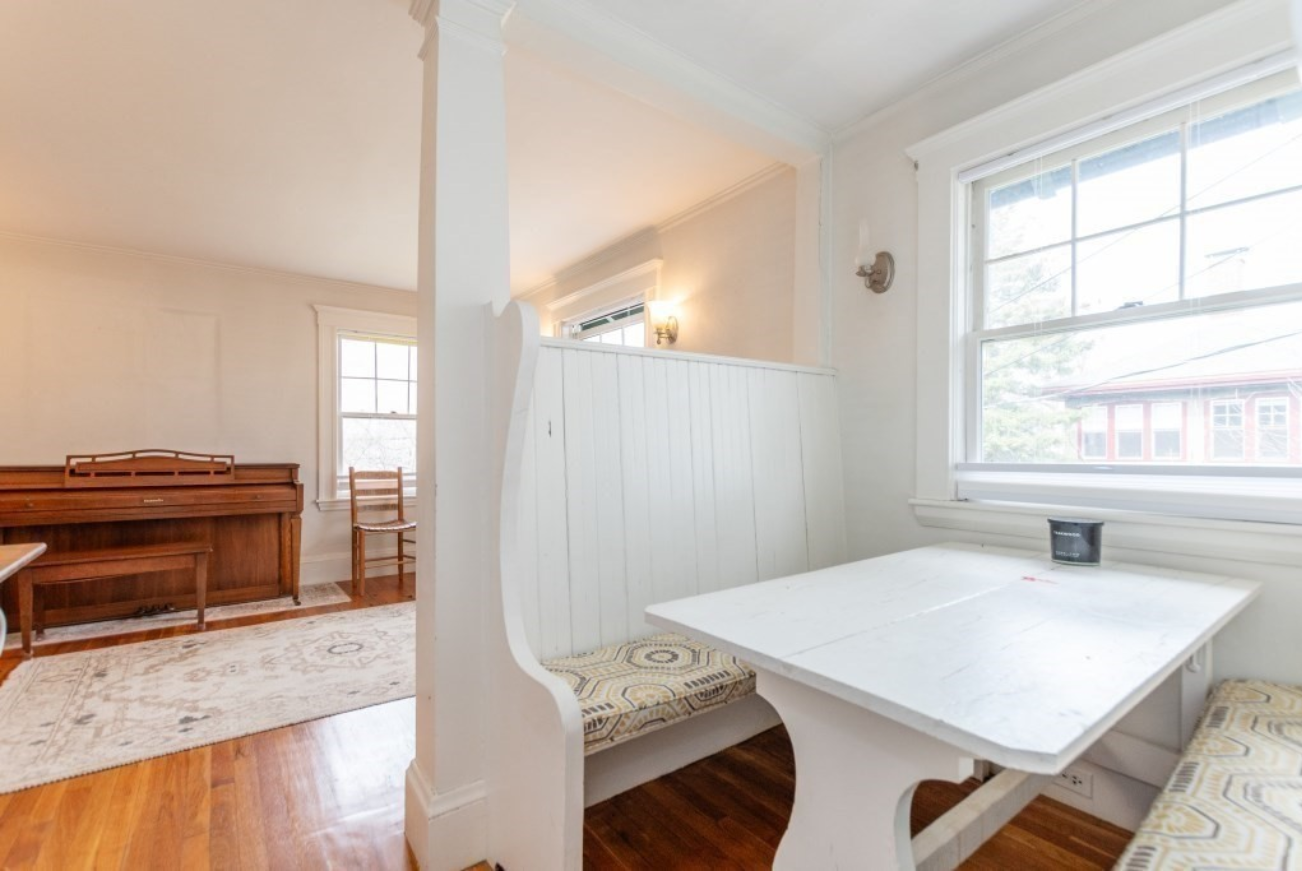 49 Willow St, Belmont