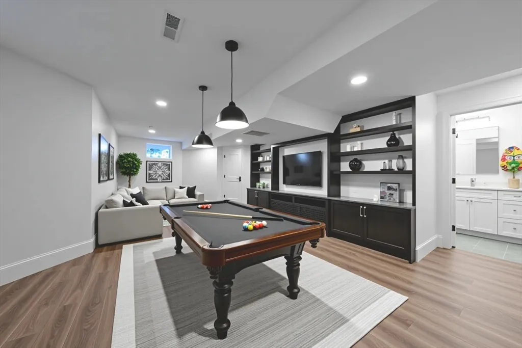 20 Sheridan Ave, Medford